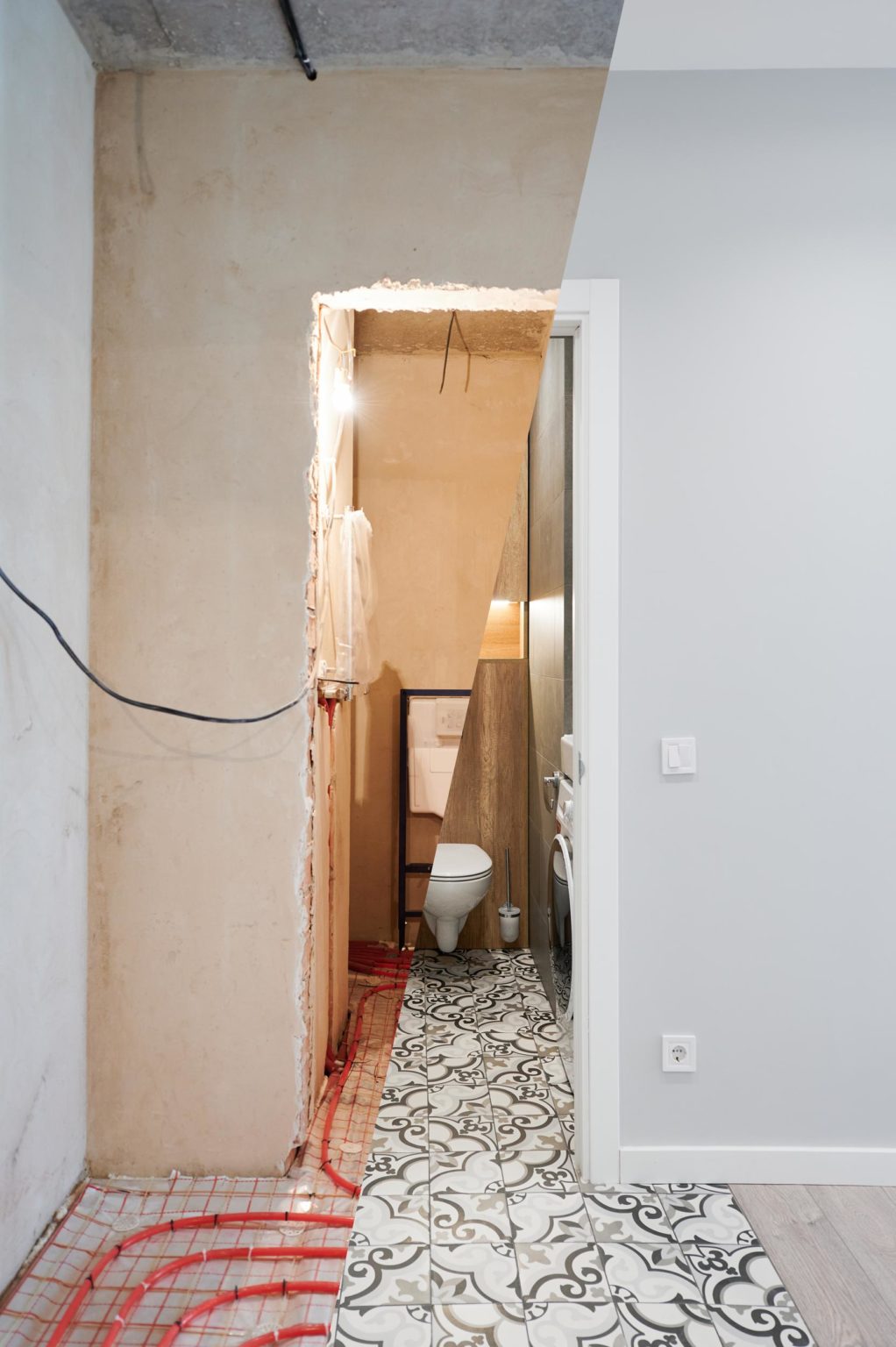 Antes y después de la renovación de baño en apartamento