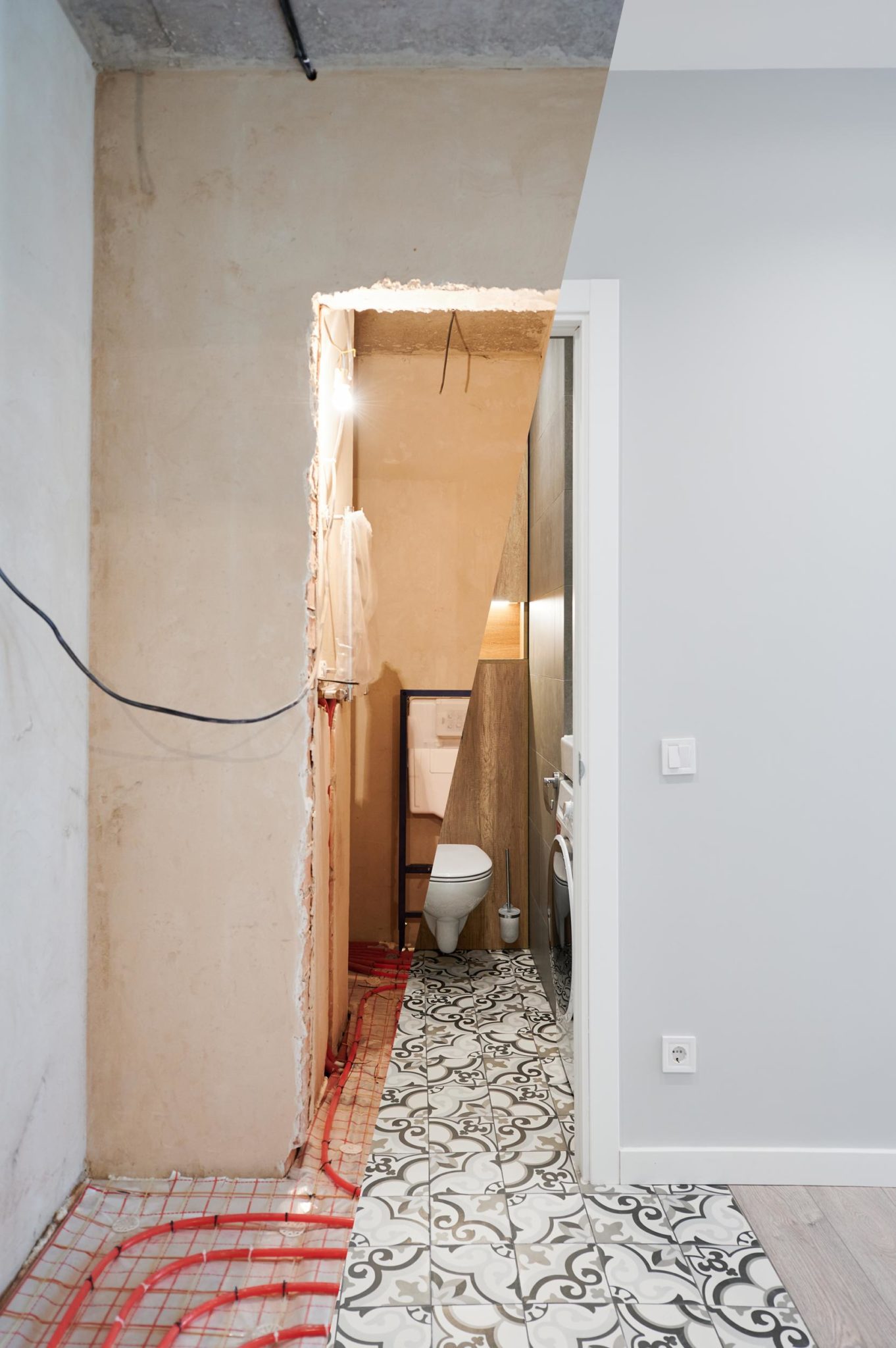 Antes y después de la renovación de baño en apartamento