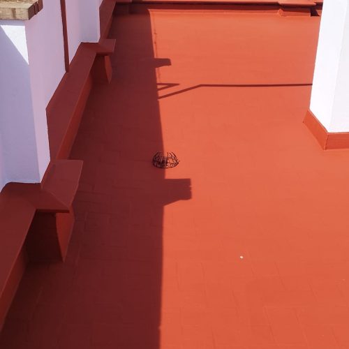 Renovación de suelo en terraza con pintura roja Castellon
